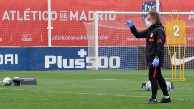 ep el profe ortega en el entrenamiento del atletico