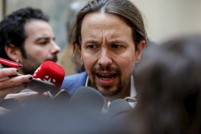 https://img4.s3wfg.com/web/img/images_uploaded/2/e/ep_el_vicepresidente_segundo_y_ministro_de_derechos_sociales_y_agenda_2030_pablo_iglesias_atiende_a.jpg