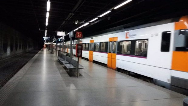 ep estacion del clot de rodalies de catalunya durante el estado de alarma decretado por el