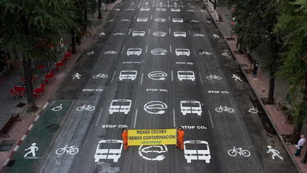 ep greenpeace reclama cambios en la movilidad que den mas espacio al ciudadano en el