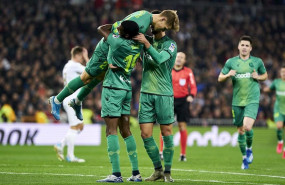 ep isak y odegaard celebran uno de los goles de la real sociedad ante el real madrid en la copa del