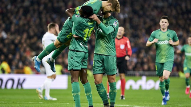 ep isak y odegaard celebran uno de los goles de la real sociedad ante el real madrid en la copa del