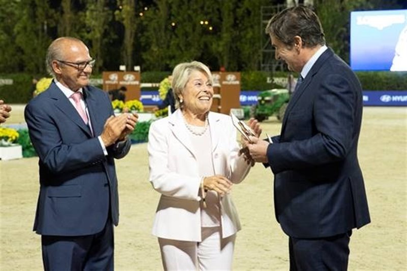 ep magda ferrer-dalmau viuda de joaquin calvo junto a emilio zegri y jordi joan