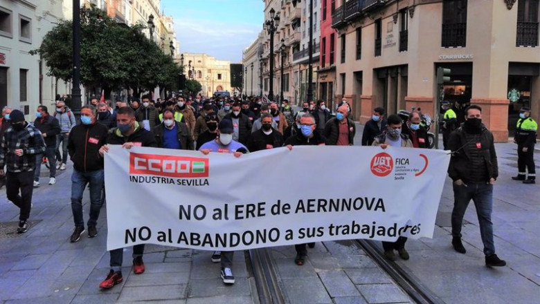 Manifestación de CCOO y UGT para exigir la retirada del ERE de Aernnova (Foto de archivo). | CCOO ep manifestacion de ccoo y ugt para exigir la retirada del ere de aernnova foto de archivo