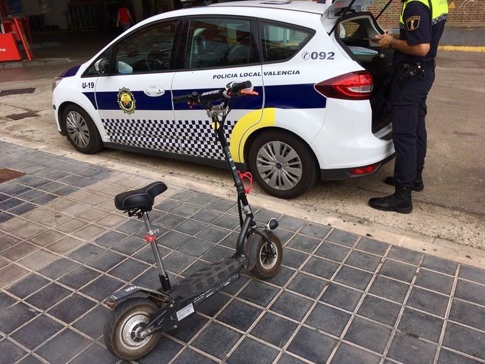 ep multa de un policia local de valncia a un patinete electrico 20200210111420