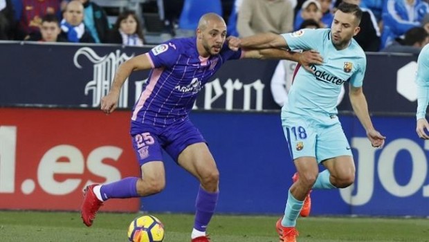ep nordin amrabat del leganes ante jordi alba del fc barcelona
