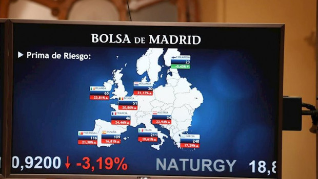 ep pantalla de la borsa de madrid libex-35 obre la sessio amb una caiguda del 7 34 madrid espanya 9