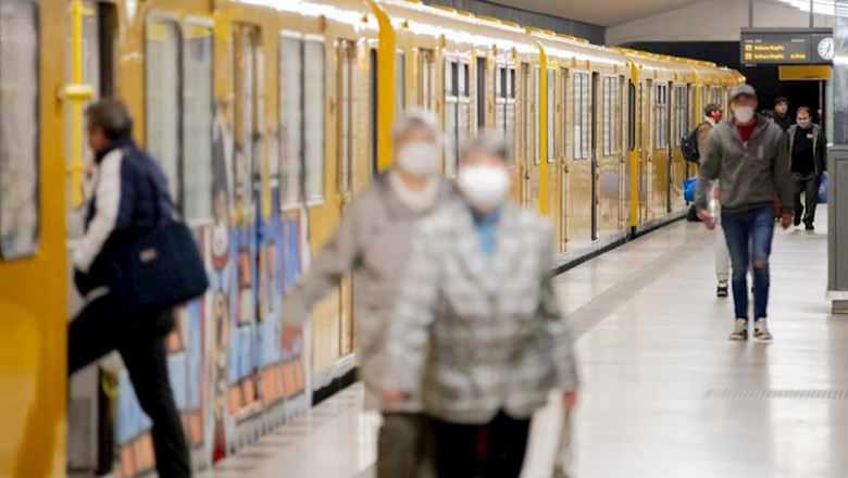 ep pasajeros en la estacion de metro de amrumer strasse en berlin