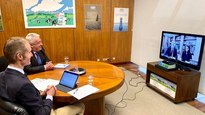 Reunión por videoconferencia del presidente y el director general de Capsa con los Reyes de España. | CENTRAL LECHERA ASTURIANA ep reunion por videoconferencia del presidente y el director general de capsa con los reyes de