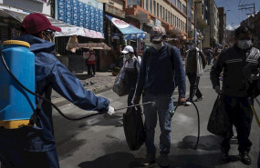ep tareas de desinfeccion en la paz durante la pandemia de coronavirus en bolivia