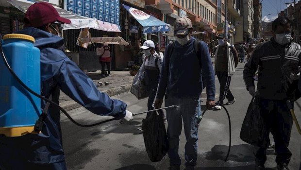 ep tareas de desinfeccion en la paz durante la pandemia de coronavirus en bolivia