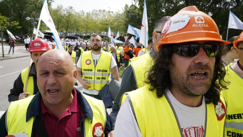 ep trabajadoresla industria electrointensivamanifiestansantiagocompostelareclamar una solucion parasectorpasela aprobacionun estatutofije precios competitivos paraenergia la manifestacion convocadal