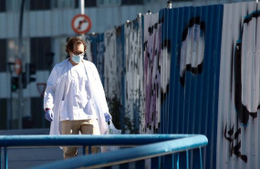 ep un sanitario protegido con una mascarilla