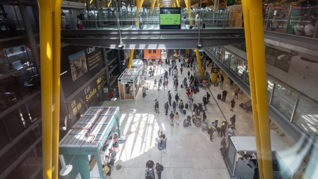 ep varias personas con maletas ep varias personas con maletas