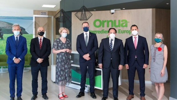 ep visita del ministro de asuntos europeos de irlanda thomas byrne a la factoria de ornua en avila