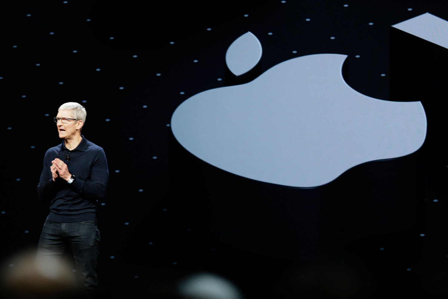 Las acciones de Apple caen ante las restricciones al iPhone en China