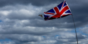 un drapeau britannique flotte a sunderland au royaume uni 