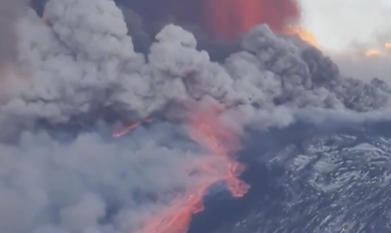 El volcán Etna entra en erupción y obliga al aeropuerto de Catania a suspender su actividad