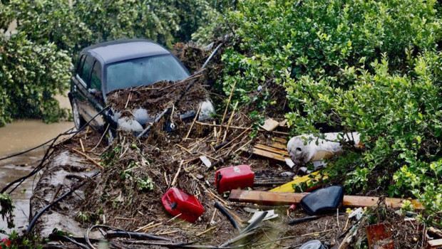 ep archivo   coches destrozados tras el paso del la dana en un campo