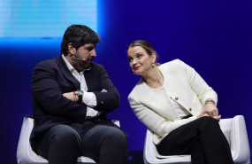 ep archivo   el presidente de la region de murcia fernando lopez miras conversa con la diputada en