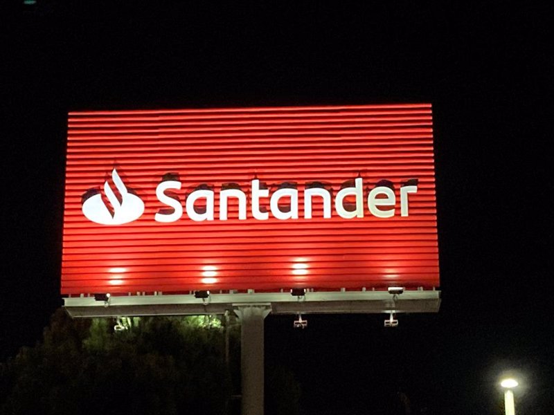 Economía/Finanzas.- Santander USA lanza una emisión de bonos sénior en dólares a seis años