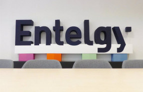 ep archivo   logo de la consultora tecnologica entelgy en sus oficinas