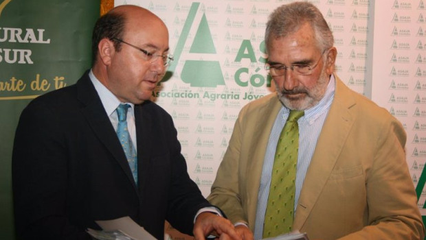 ep archivo   rafael navas izda junto al presidente de asaja cordoba ignacio fernandez de mesa