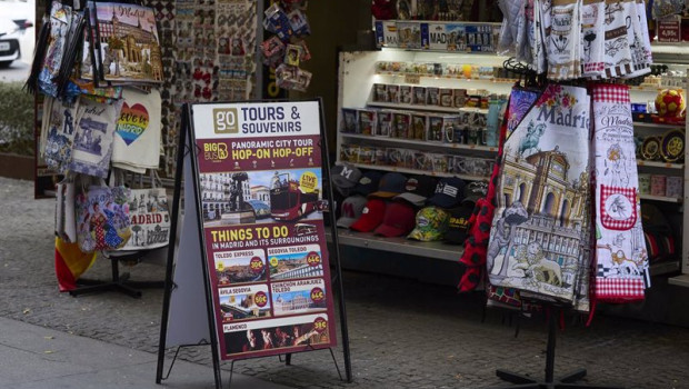 ep archivo tienda de souvenirs a 2 de septiembre de 2024 en madrid espana ep archivo tienda de souvenirs a 2 de septiembre de 2024 en madrid espana