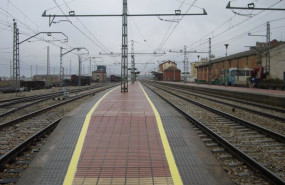 ep archivo - tramo de via que transita por la localidad de astorga leon por el tramo leon-monforte