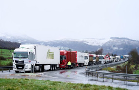 ep archivo   varios camiones parados en la a 67 a 18 de enero en cantabria espana por la nieve