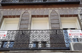 ep cartel de se vende en el balcon de un piso de un edificio de madrid 20200930101403