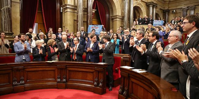 C.Puigdemont durante el pleno que ha declarado la independencia | GENERALITAT/J.BEDMAR ep cpuigdemont duranteplenoha declaradoindependencia