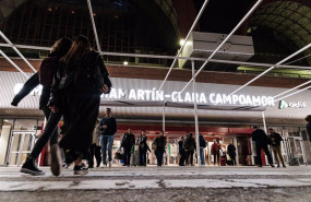 ep decenas de personas en el exterior de la estacion de chamartin a 19 de octubre de 2024 en madrid