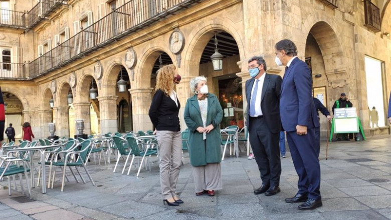 ep el ministro escriva segundo por la derecha en la plaza mayor de salamanca junto a autoridades ep el ministro escriva segundo por la derecha en la plaza mayor de salamanca junto a autoridades