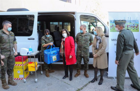 ep la ministra de defensa margarita robles durante su visita a los equipos moviles de vacunacion