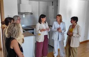 ep la ministra de vivienda y agenda urbana isabel rodriguez d visita en lekunberri un complejo