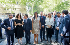 ep la presidentala comunidadmadrid isabel diaz ayuso asistela ofrenda floralcuadrola virgenla palomamadrid aizquierda esta alcaldemadrid jose luis martinez-almeida yvicealcaldesala capital begona villa
