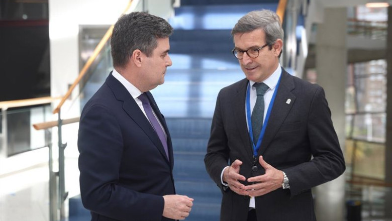 Los consejeros de Industria, Energía y Minas de la Junta de Andalucía, Jorge Paradela, y de Industria, Transición Energética y Sostenibilidad del Gobierno Vasco, Mikel Jauregi, en una reunión de trabajo en el País Vasco. | JUNTA DE ANDALUCÍA ep los consejeros de industria energia y minas de la junta de andalucia jorge paradela y de