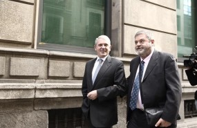 ep pablo crespo izq acompanadosu abogado miguel duran