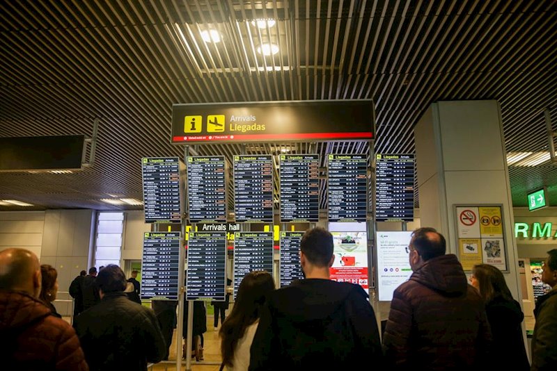 ep pasajeros en el aeropuerto de adolfo suarez-madrid barajas