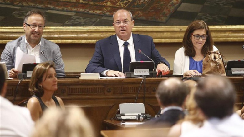 El presidente del PP de Extremadura, José Antonio Monago (2i), durante su intervención en la sesión en la que ha sido nombrado presidente de la Comisión de Presupuestos del Senado, el mismo día en el que se han constituido el resto de Comisiones del Senad | Eduardo Parra - Europa Press ep presidenteppextremadura jose antonio monago 2i duranteintervencionla sesionlahanombrado presidentela comisionpresupuestossenado mismo diaquehan constituidorestocomisionessenad