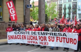 ep trabajadores de sniace en un manifestacion en torrelavega archivo