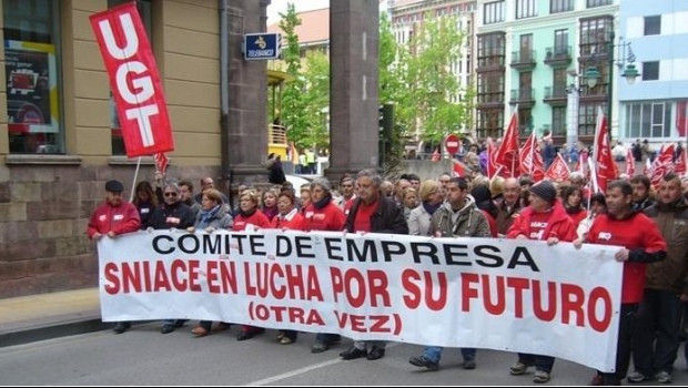 ep trabajadores de sniace en un manifestacion en torrelavega archivo