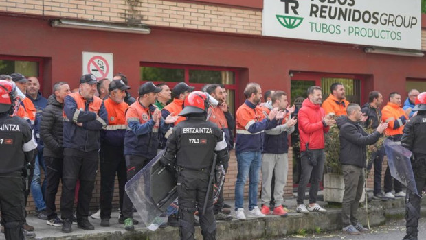 ep trabajadores de tubos reunidos