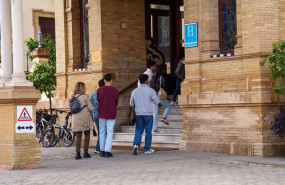 ep turistas accede a un centrico hotel de cinco estrellas en la ciudad en foto de recurso