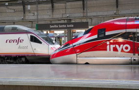 ep un tren irlo y un avant parados en la estacion de santa justa de sevilla