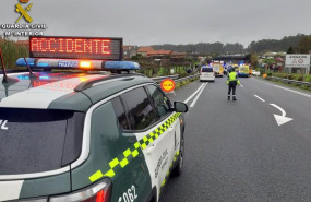 ep un vehiculo de la guardia civil desplazado al lugar de un accidente
