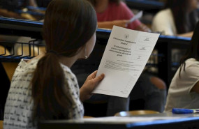 ep una estudiante con el examen de selectividad del ano pasado