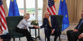 le president des etats unis donald trump serre la main de la presidente de la commission europeenne ursula von der leyen apres l annonce d un accord commercial entre les etats unis et l union europeenne a turnberry en ecosse au royaume uni le president des etats unis donald trump serre la main de la presidente de la commission europeenne ursula von der leyen apres l annonce d un accord commercial entre les etats unis et l union europeenne a turnberry en ecosse au royaume uni