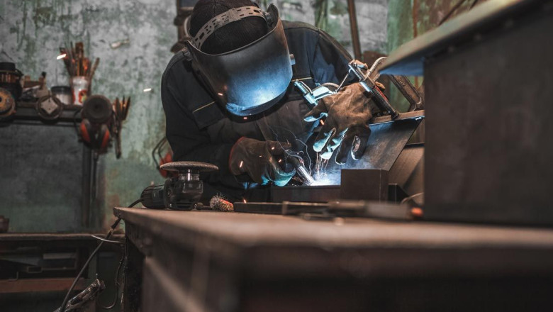 el hombre hace productos de hierro 1 el hombre hace productos de hierro 1